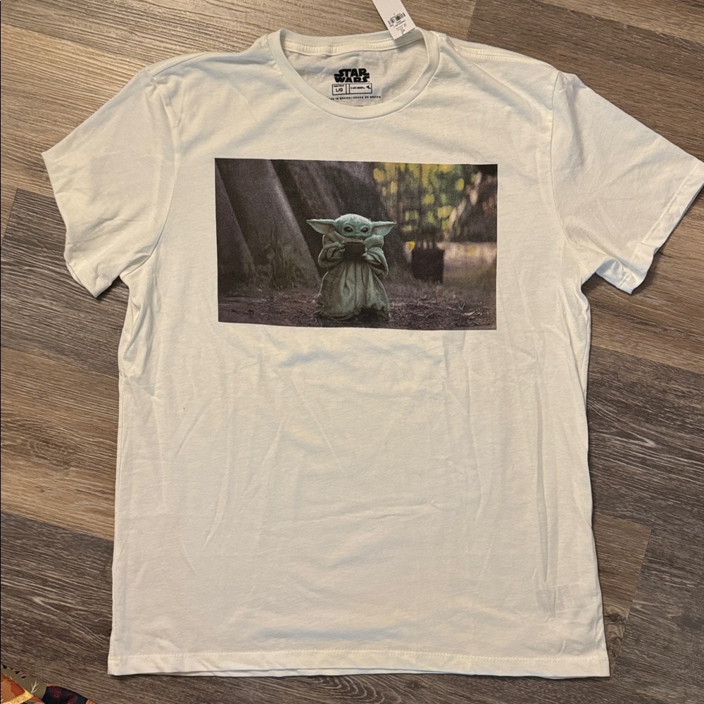 Old Navy Star Wars White T-shirt with Baby Yoda L NWT